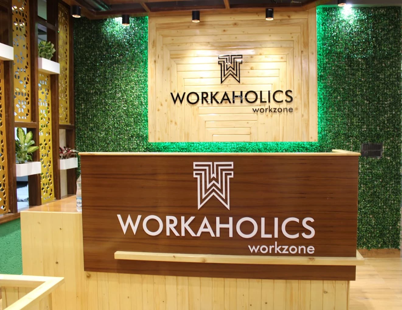 WORKAHOLICS WORKZONE