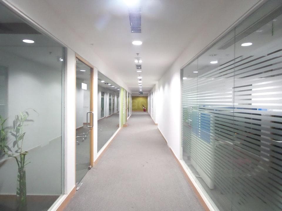 Ready to move Commercial Office Space on rent in Golf Course Extension
