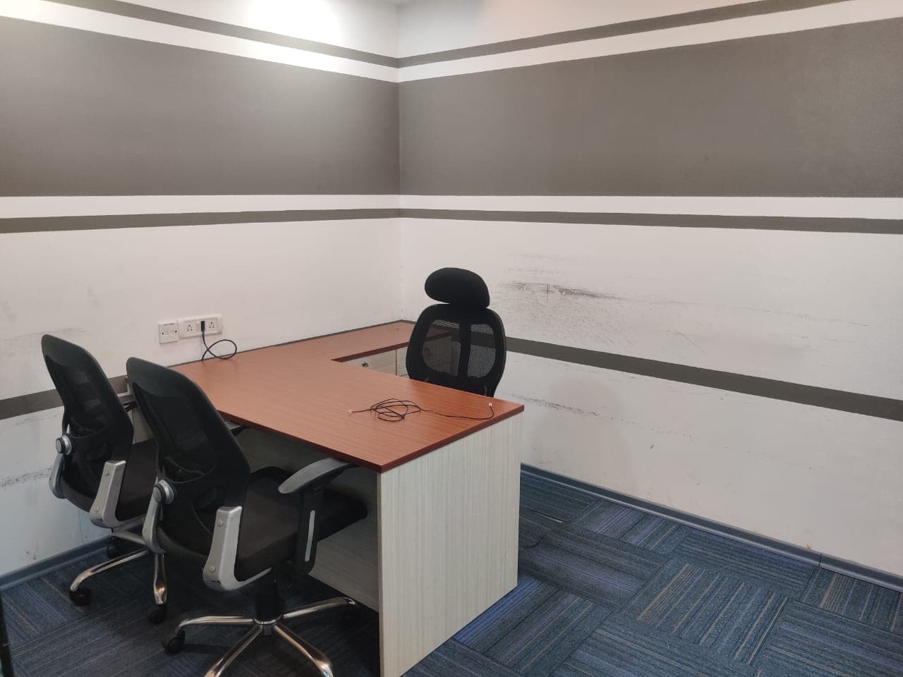 Manage office space for rent in saket